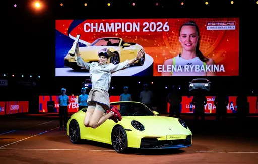 Porsche Рыбакиной и корова Федерера: какие необычные призы вручают в теннисе